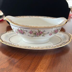 Noritake Somerset Gravy Boat with Attached Underplate #5317 Cabbage Rose Shabby